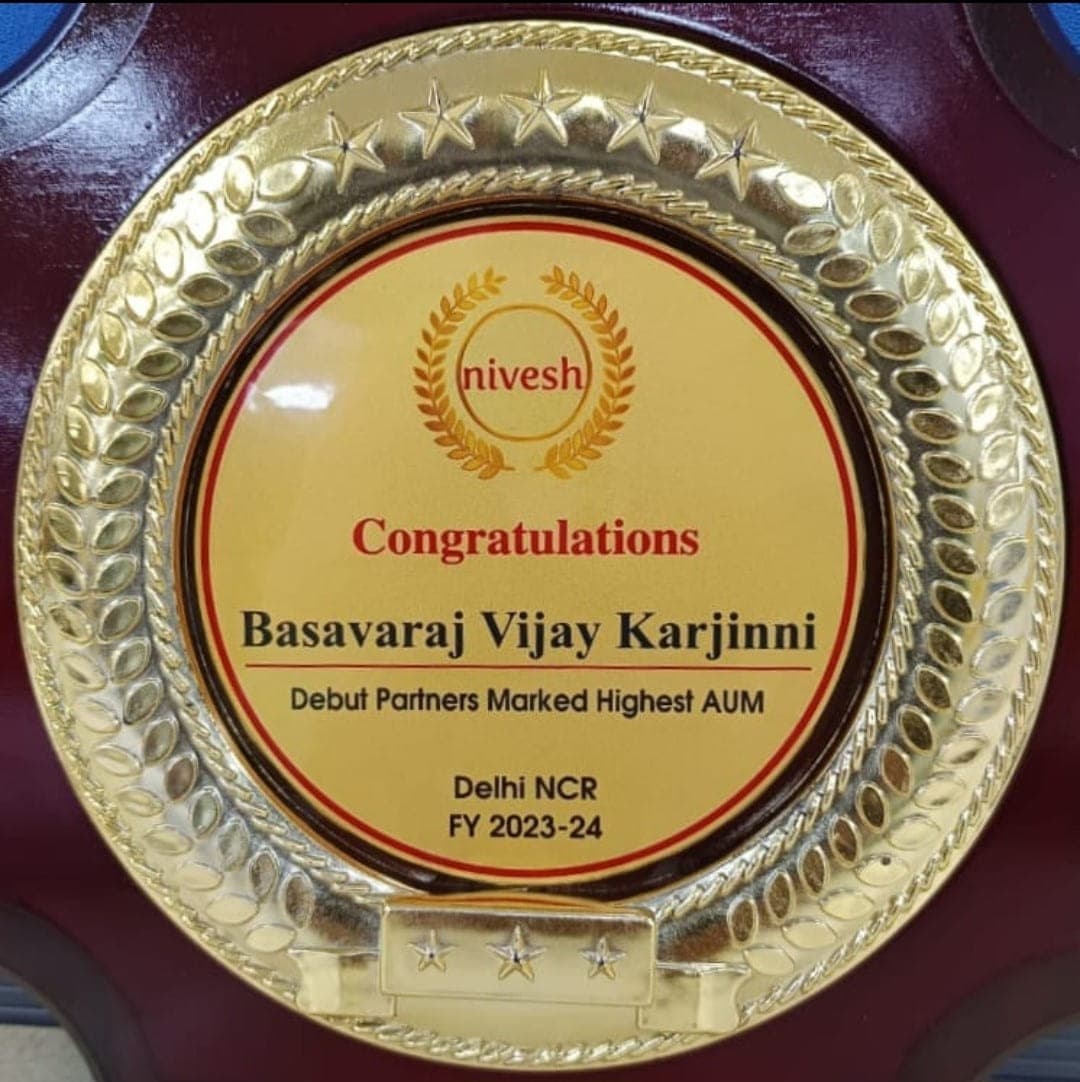 Nivesh gold plaque congratulating Basavaraj Vijay Karjinni as the debut partner with the highest AUM in Delhi NCR for FY 2023-24.
